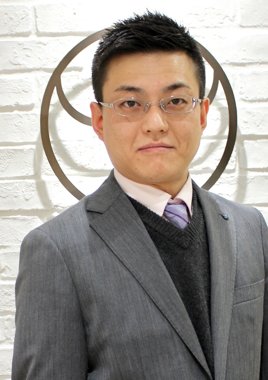 黒髪で決まるビジネスベリーショート