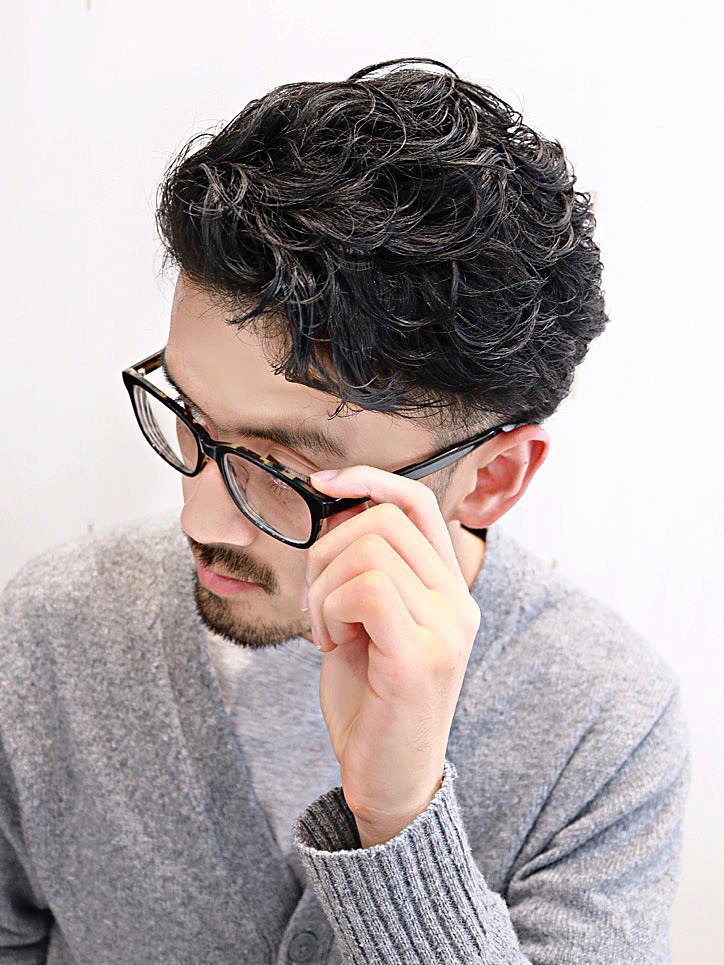 3、40代大人かっこいいツーブロックパーマ