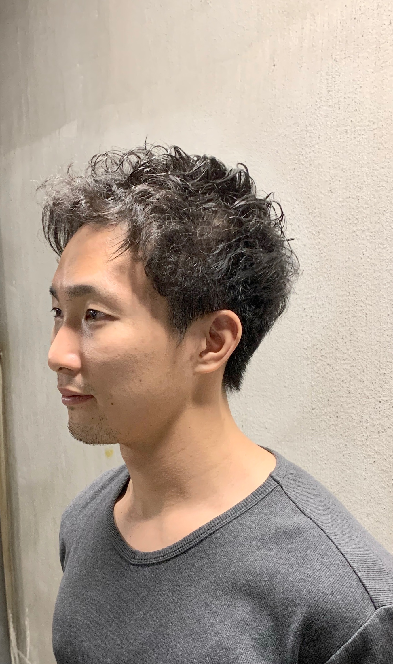 20代30代強めパーマスタイル