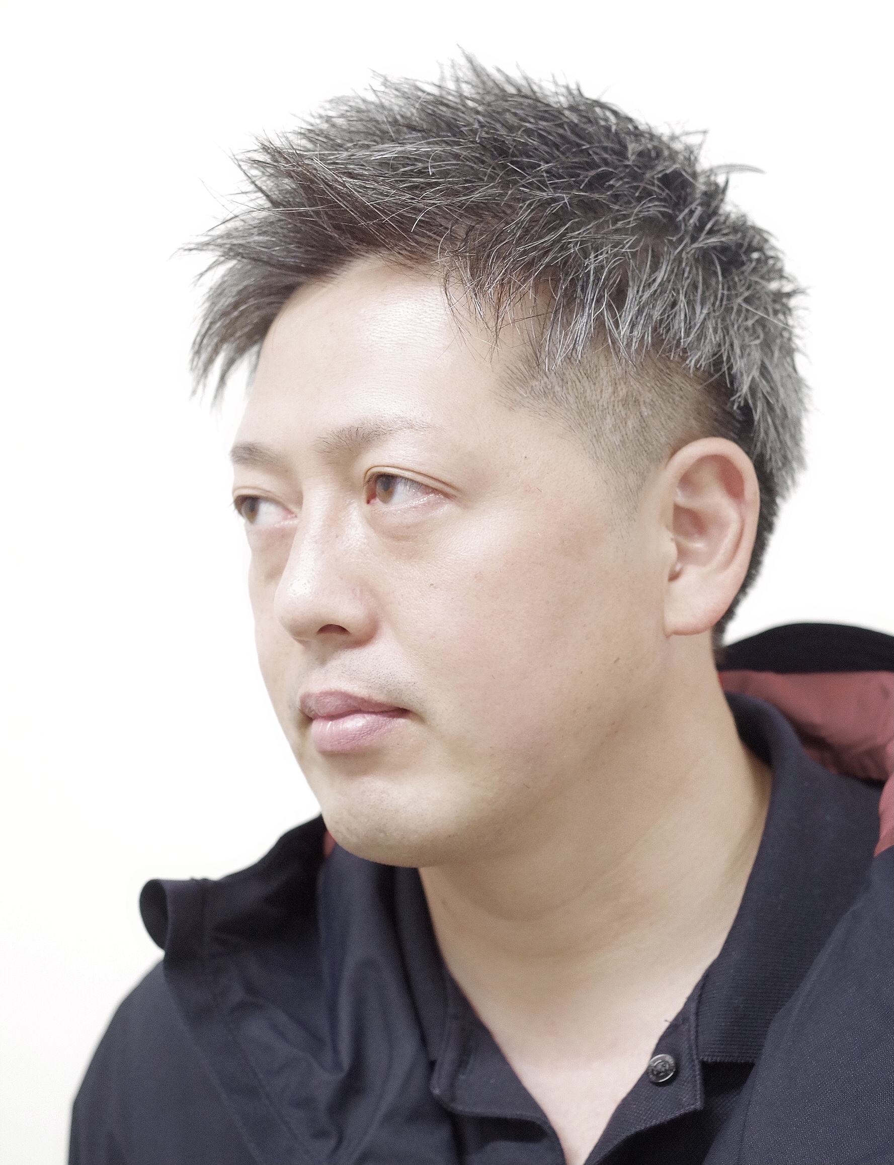 40代、50代グレーヘアアップバングツーブロック