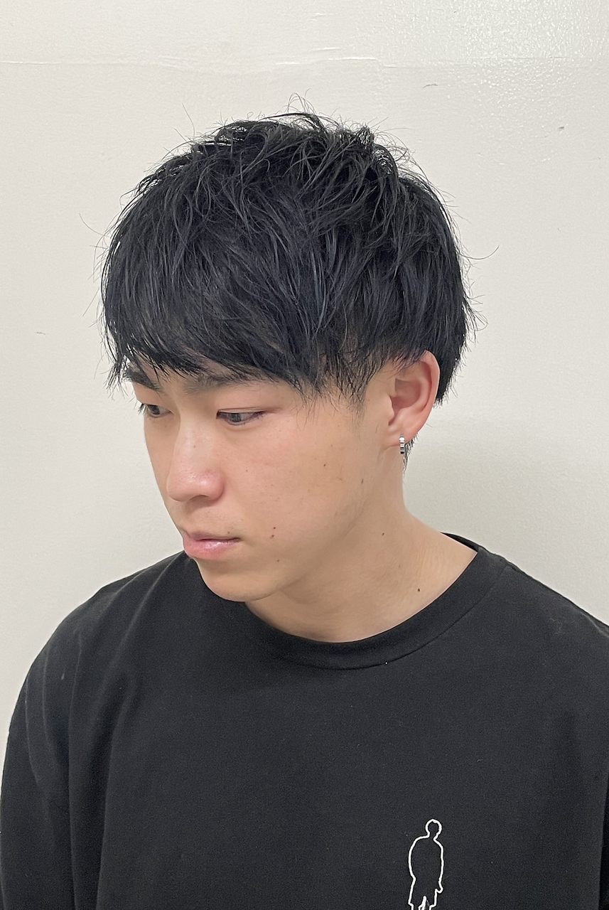 黒髪マッシュ風ショートヘア