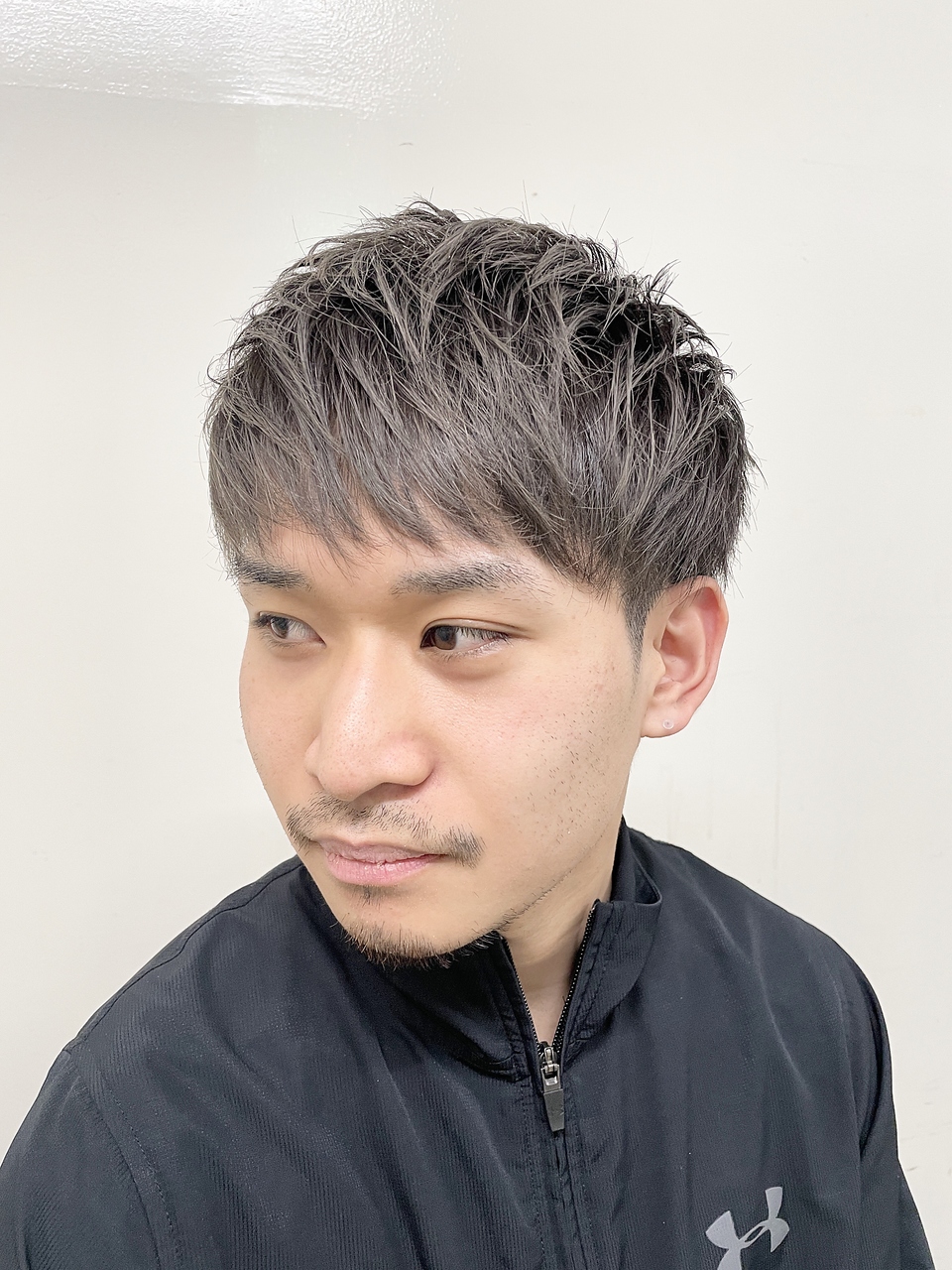 爽やかツーブロ 前下がりヘア