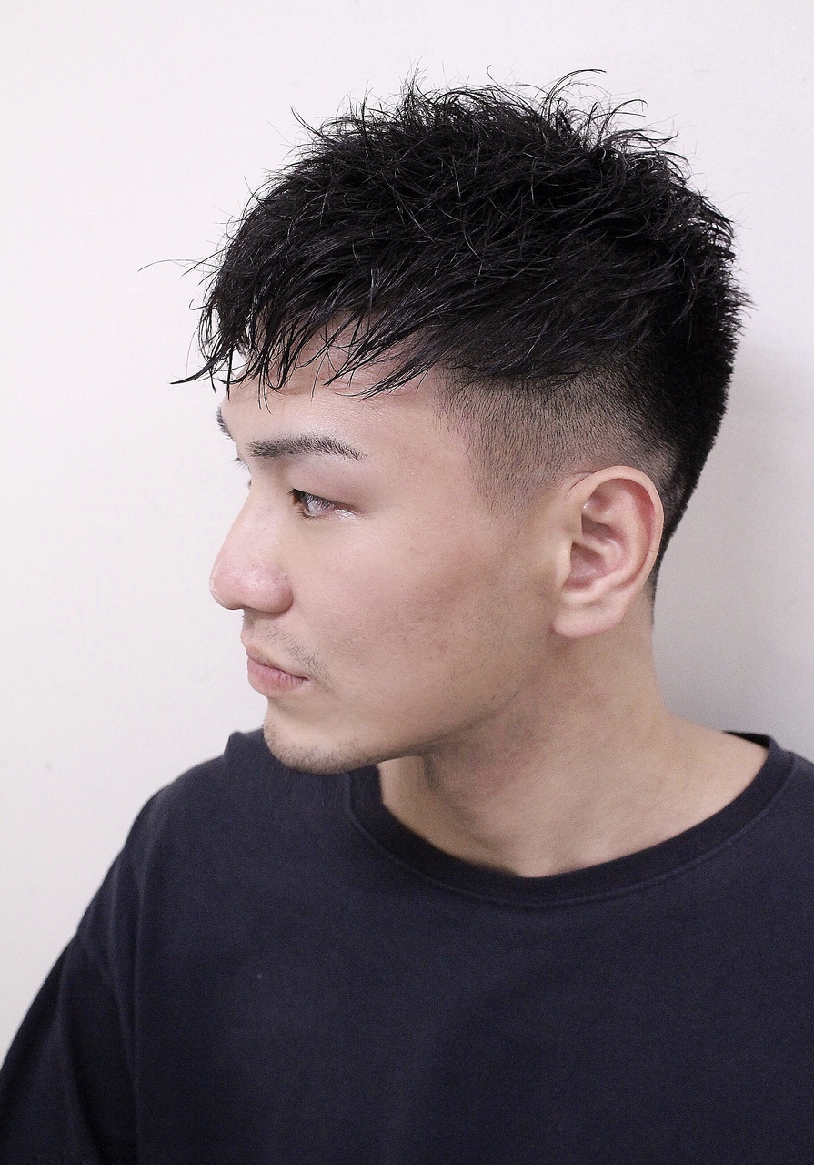 クセ毛クロップドツーブロックフェード