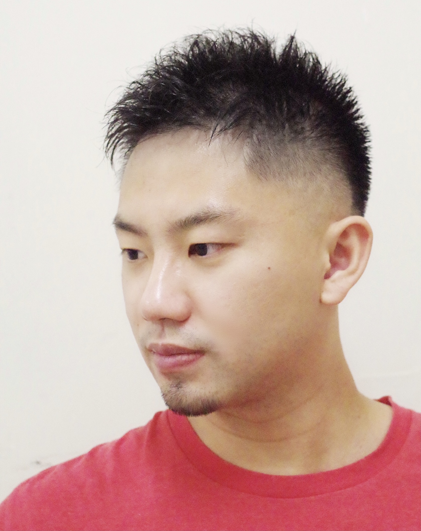 黒髪無造作フェードスタイル