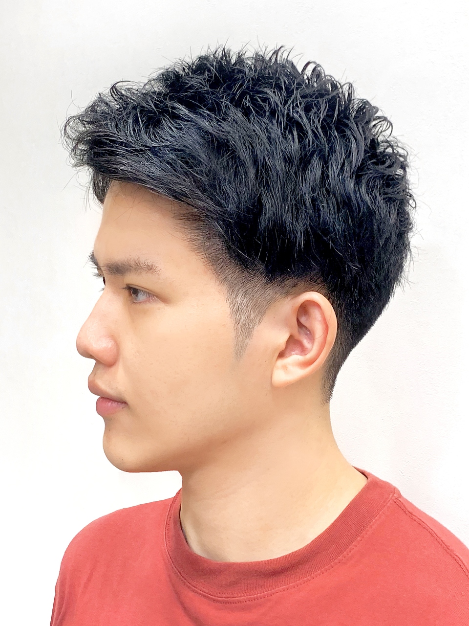 黒髪ツーブロック!爽やかアップバング刈り上げショート