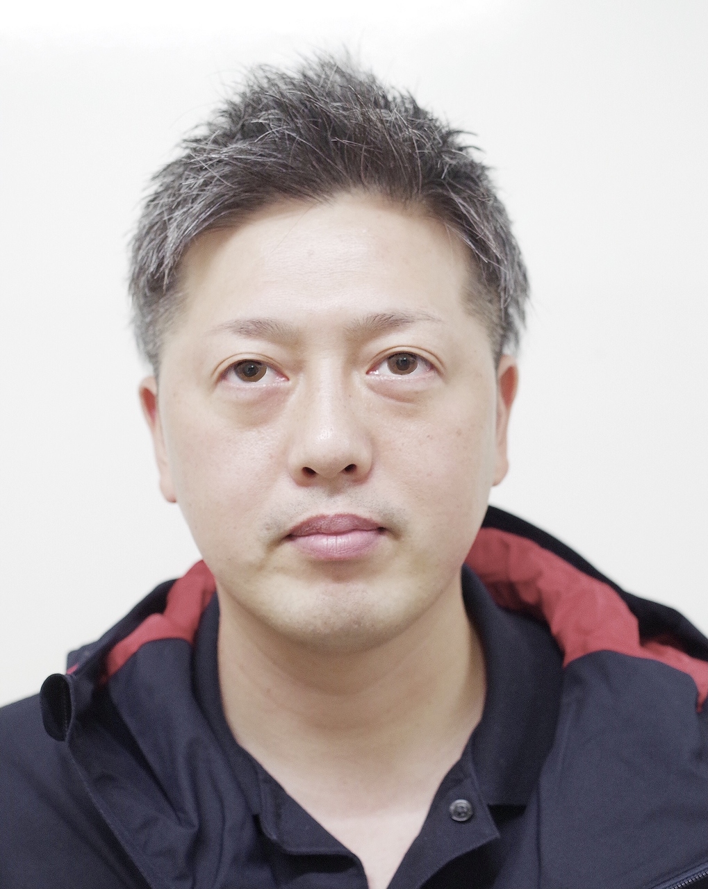 40代、50代グレーヘアツーブロックアップバング