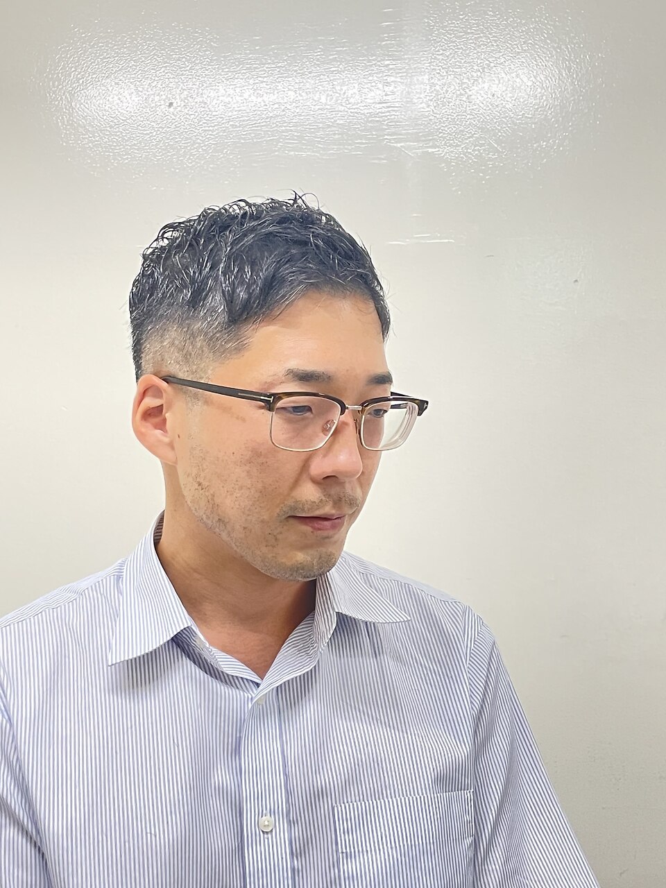 7:3セット刈り上げビジネスショートスタイル