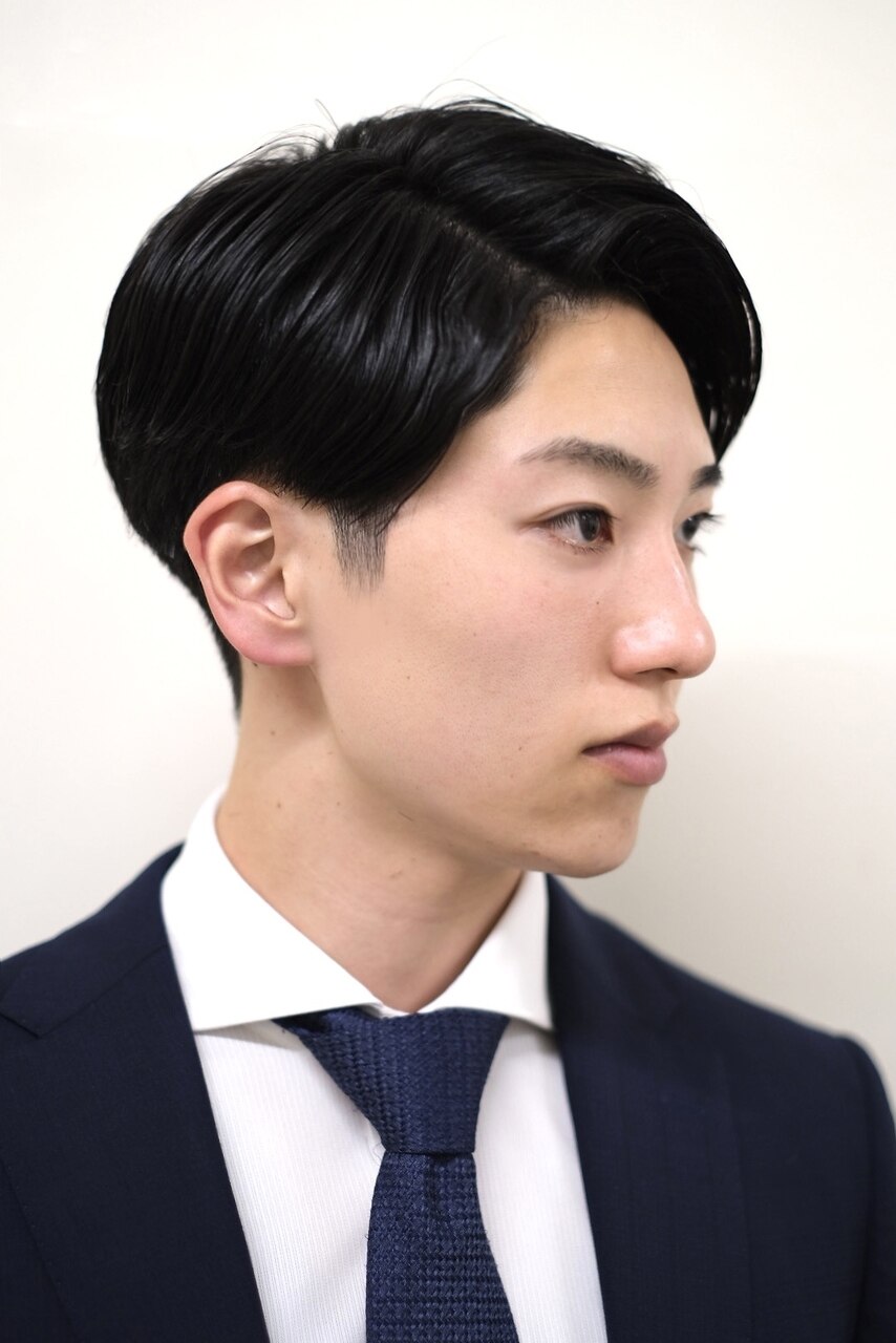 ビジネス黒髪アップバングシークレットツーブロック