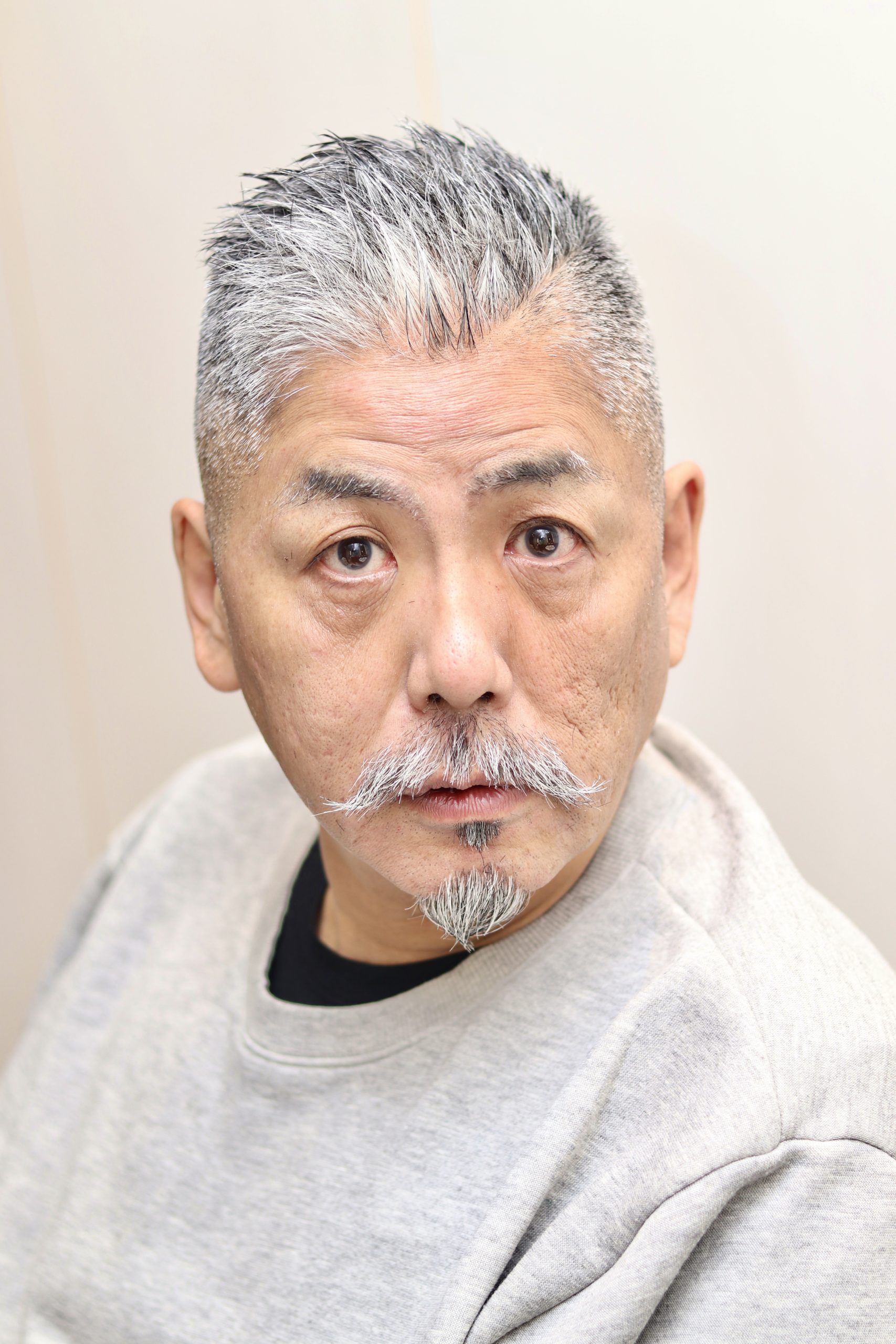 イケオジソフトモヒカン&カイゼル髭のベストマッチスタイル