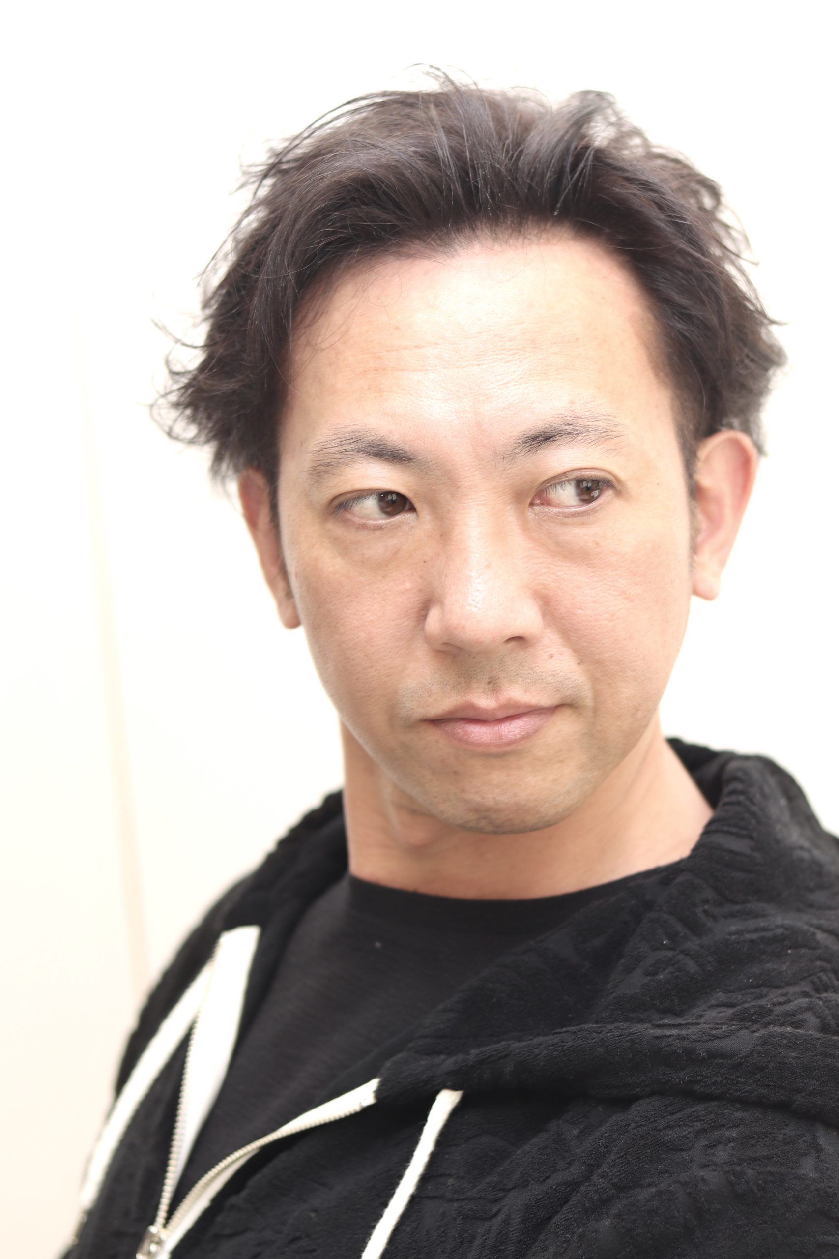 40代50代くせ毛を活かせ!かき上げツーブロックで気分もアゲアゲ