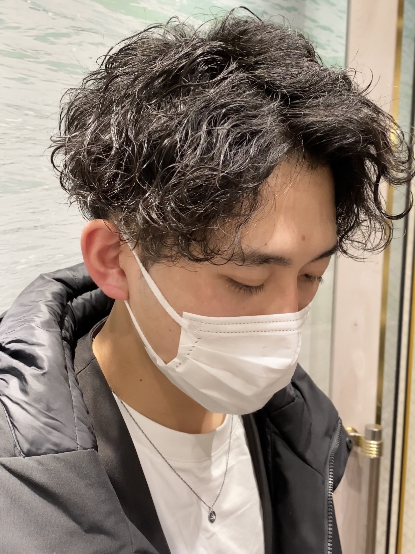 マスクに似合う波巻ツイストスパイラルパーマ