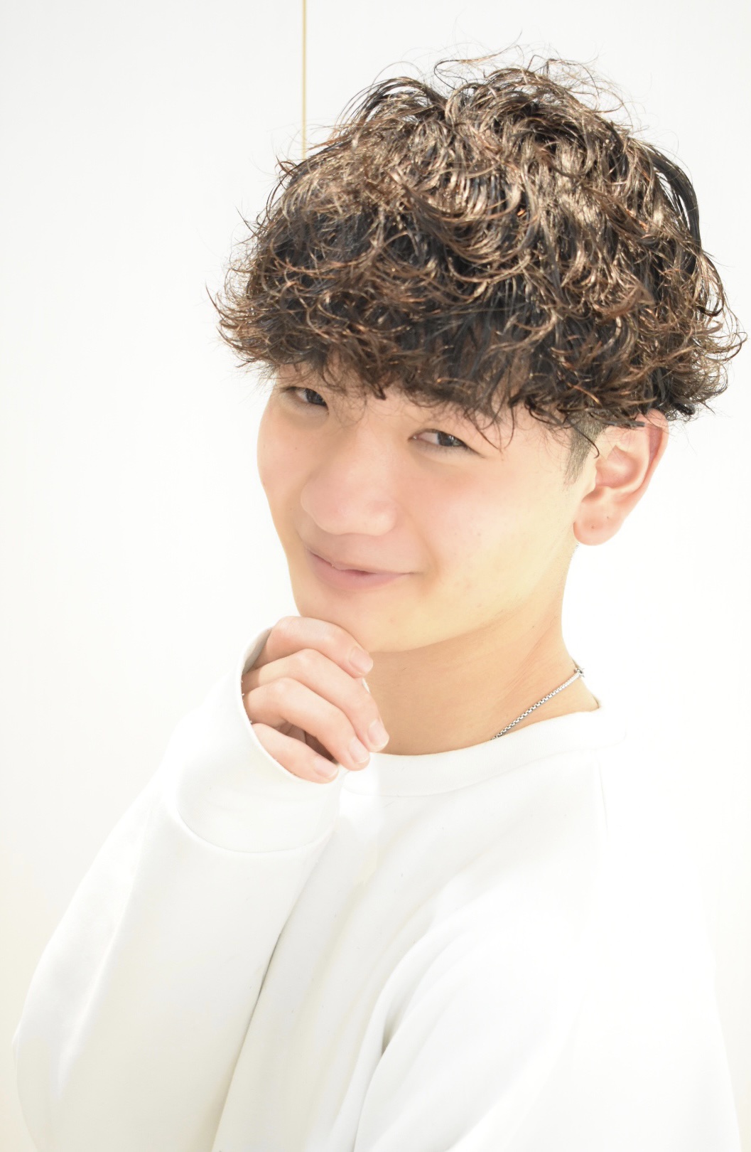 柔らかいマッシュスタイル今人気の波状パーマ