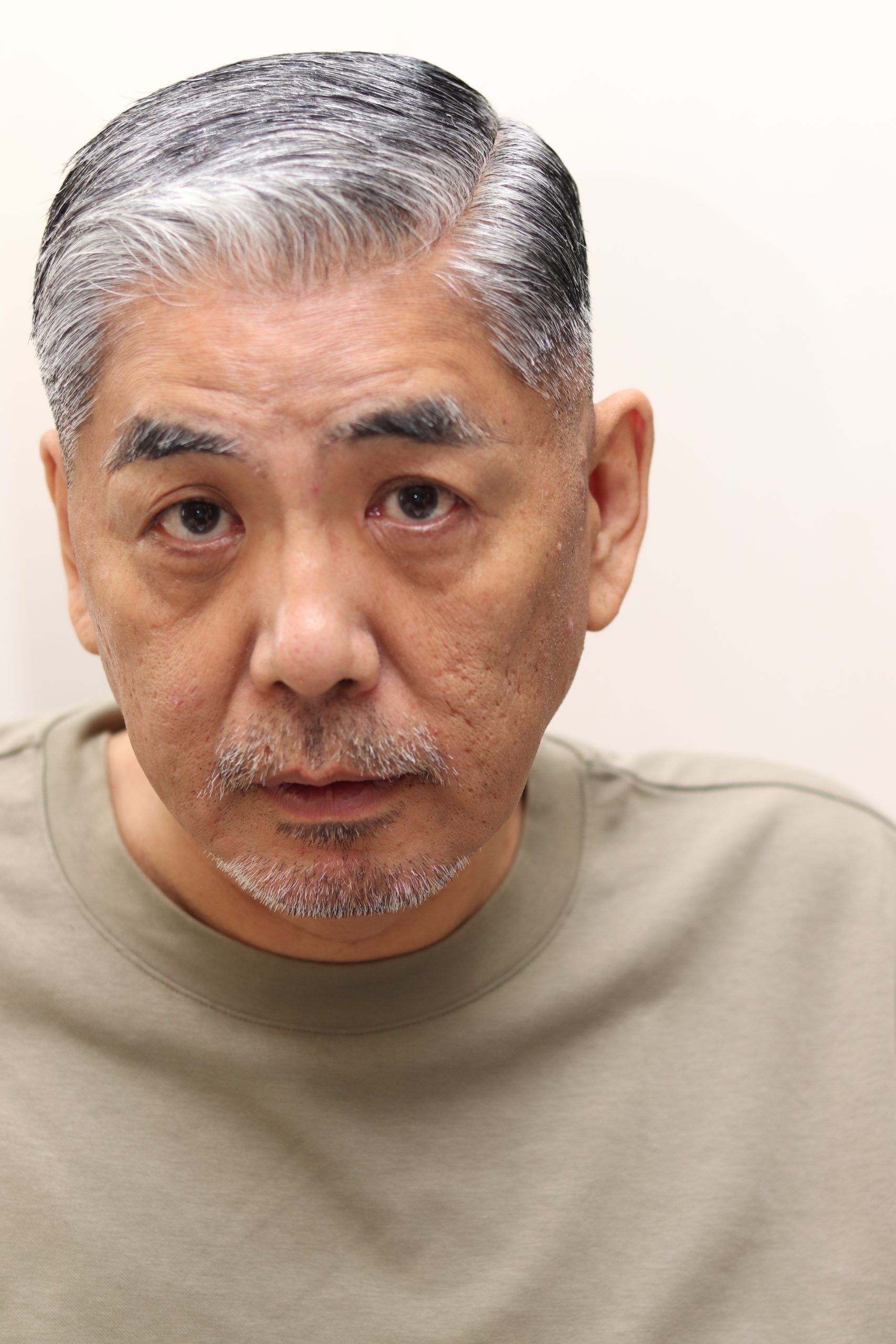 スキンフェードサイドパートクラシック七三分けバーバースタイル