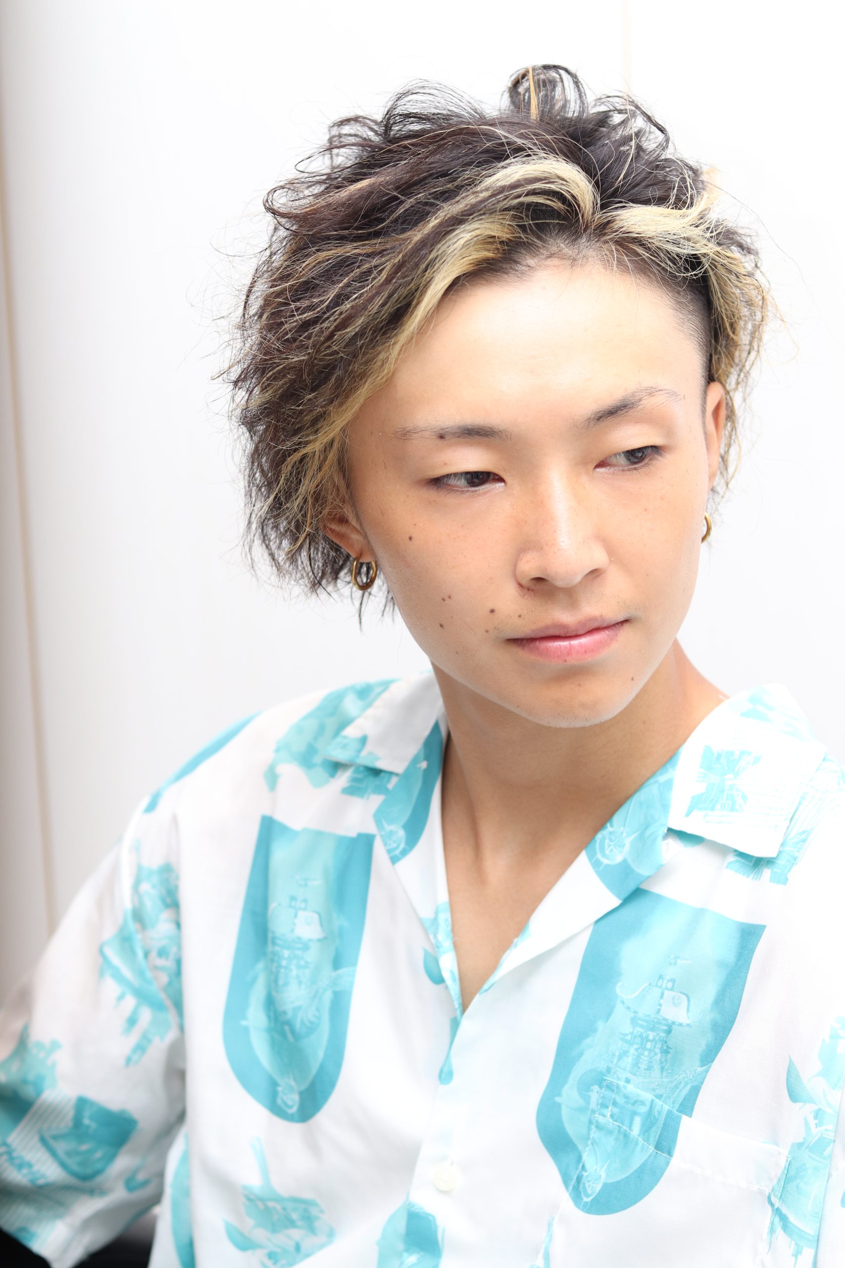 ワイルドツーブロックツイストパーマ&ハイライトメッシュ