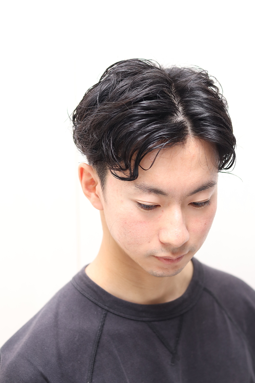 センターパートナチュラルパーマスタイル