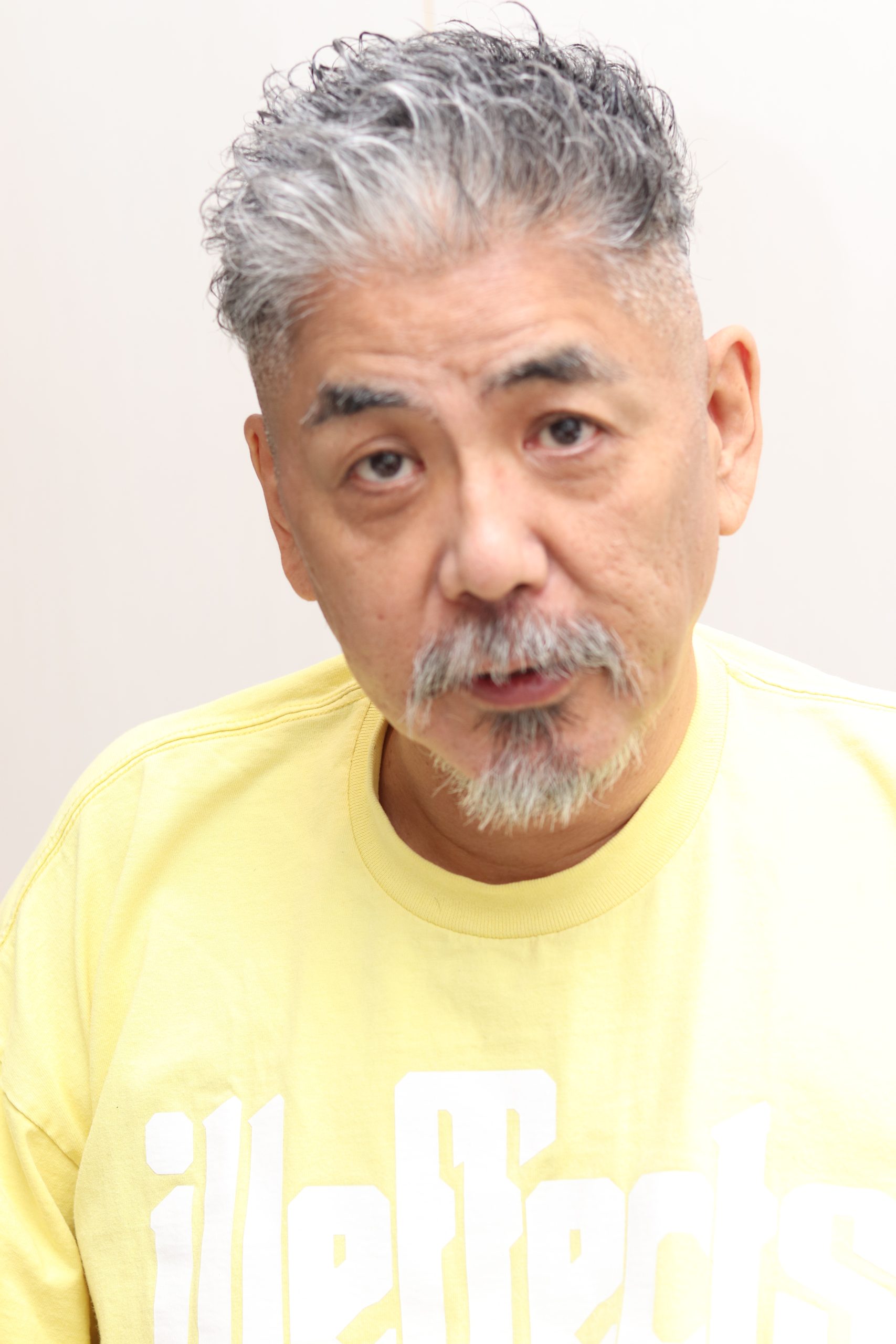 ツーブロックワイルドスキンフェードショートアイロンパーマ