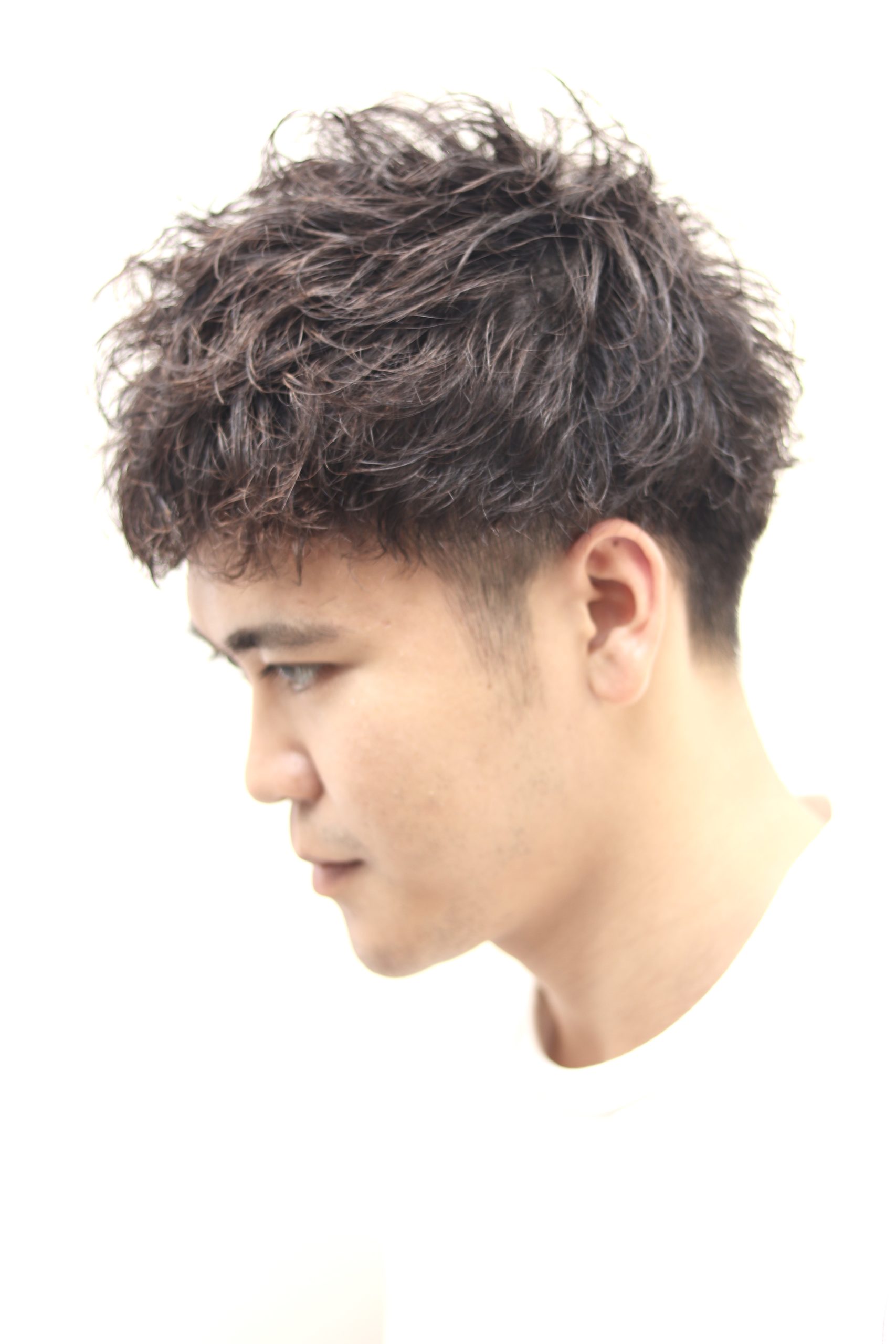 30代スーツにも合う爽やか短髪スパイラルパーマツーブロック