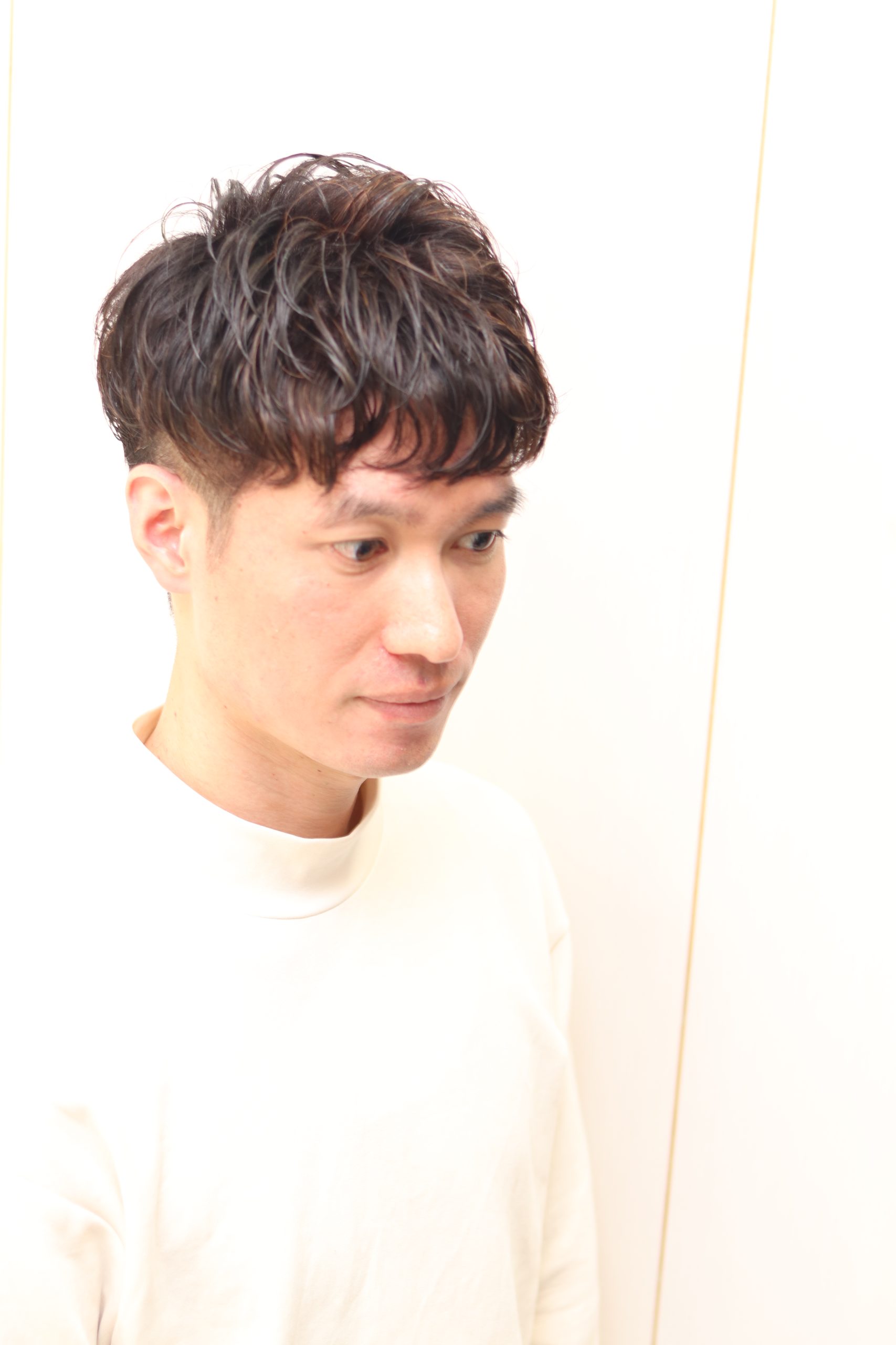 ナチュラルカールパーマ×ツーブロックアップバング