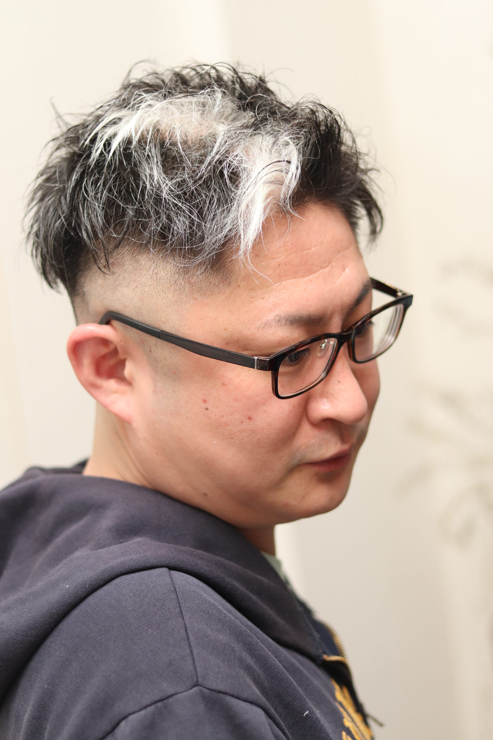 30代40代爽やかスキンフェードアップバングツーブロック