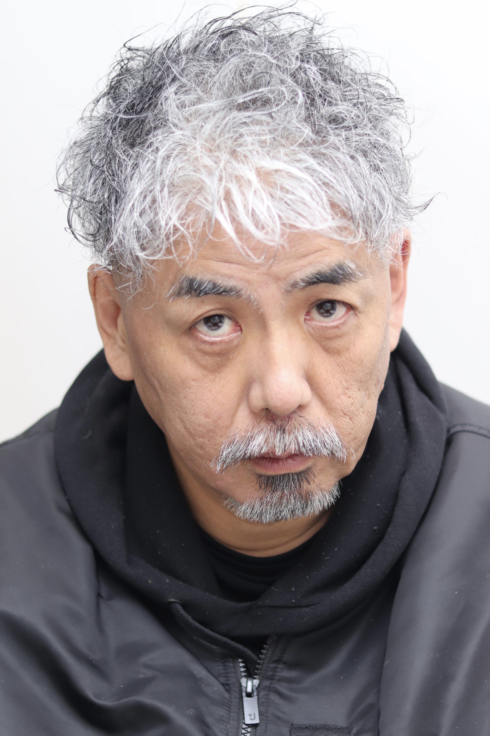 50代60代渋いオヤジ、イケおじ、ヒゲオヤジツーブロックパーマ