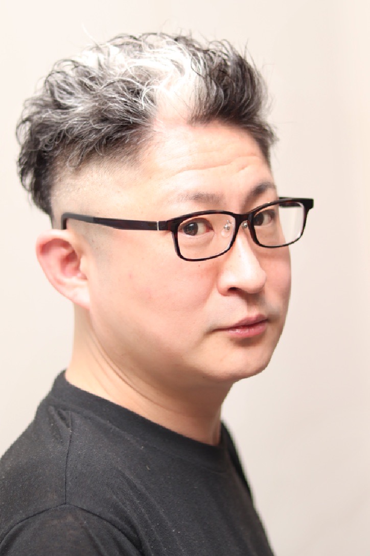 スキンフェードベリーショートツーブロックスパイラルパーマ