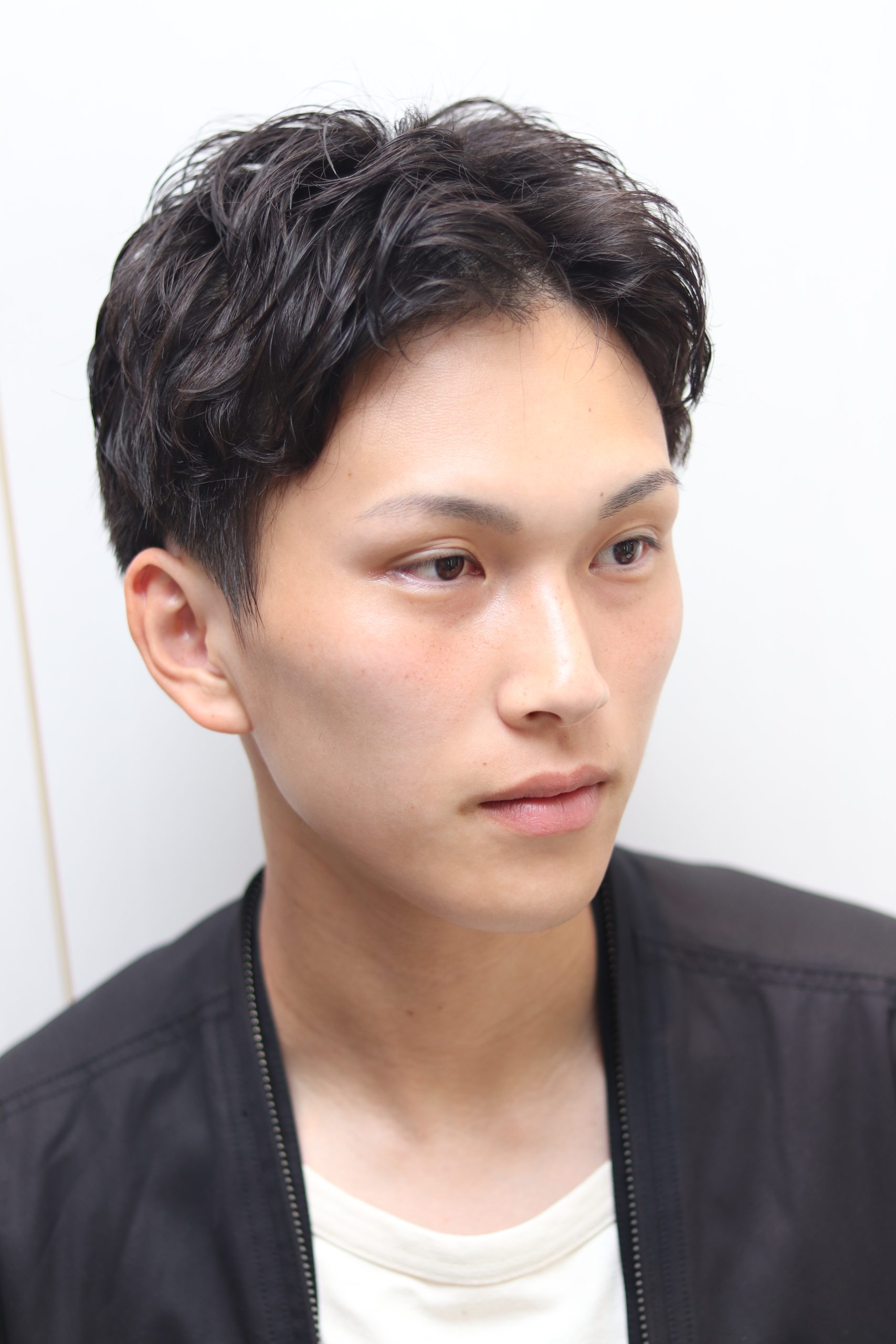 春にぴったりなツーブロックとナチュラルパーマ