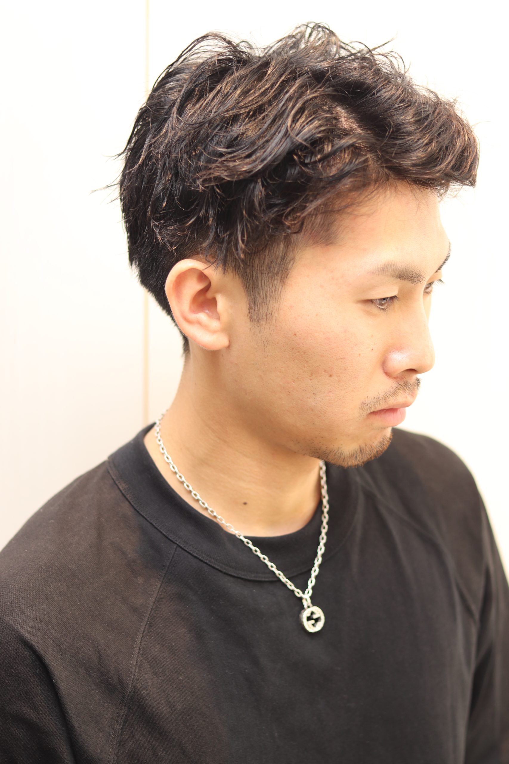 エッジの効いたツイストスパイラルパーマ×ツーブロック