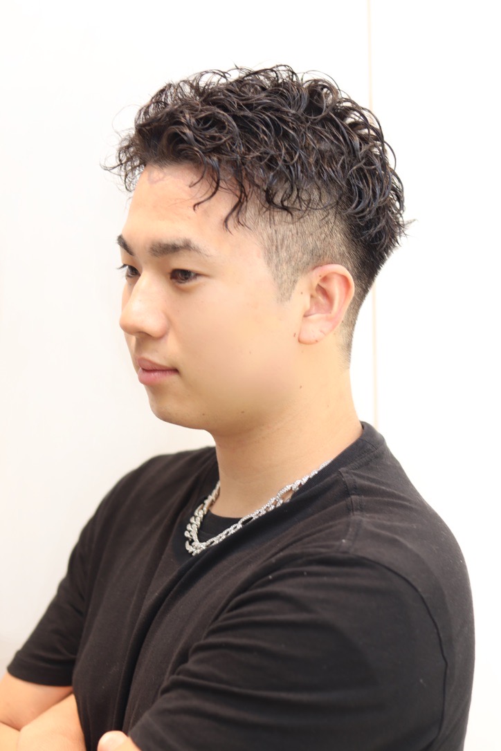 王道スパイラルパーマ/ツーブロック/アップバング/短髪ワイルド