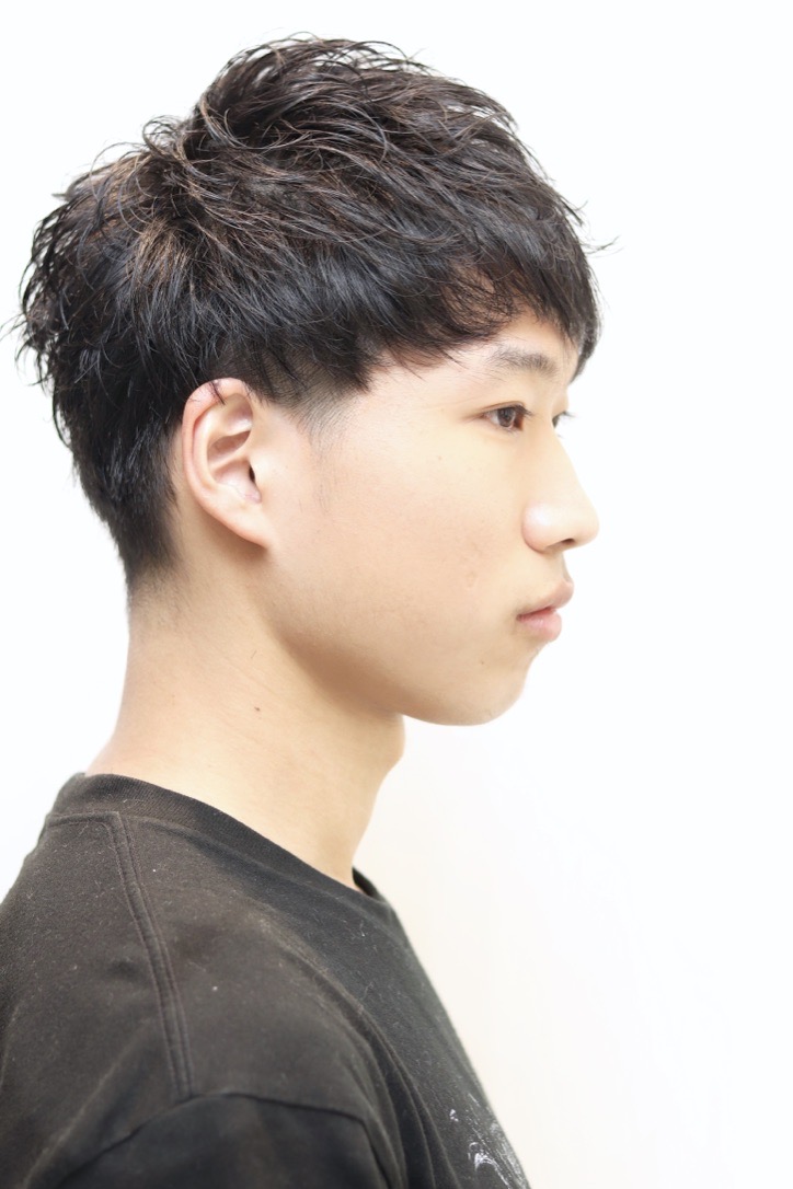 20代30代メンズクラウドマッシュ丸み束感ビジカジトレンド