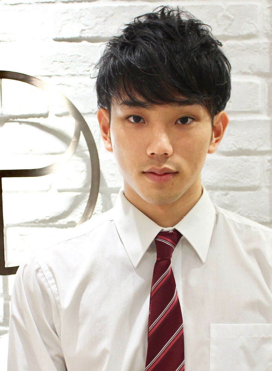 毛流れハンサムショートツーブロックパーマメンズ黒髪爽やか