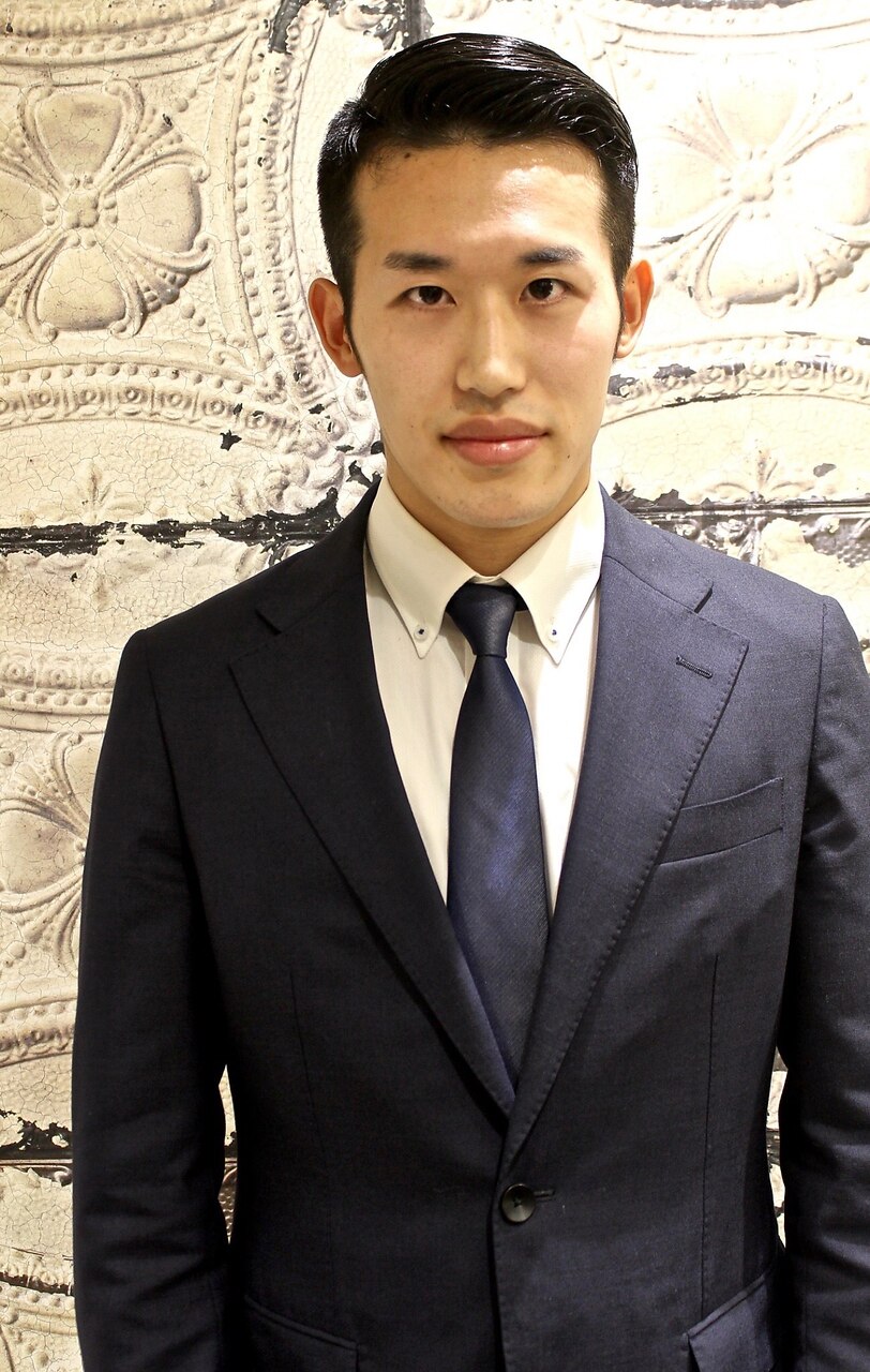 ツーブロック刈り上げサイドパートカットアッシュブラック