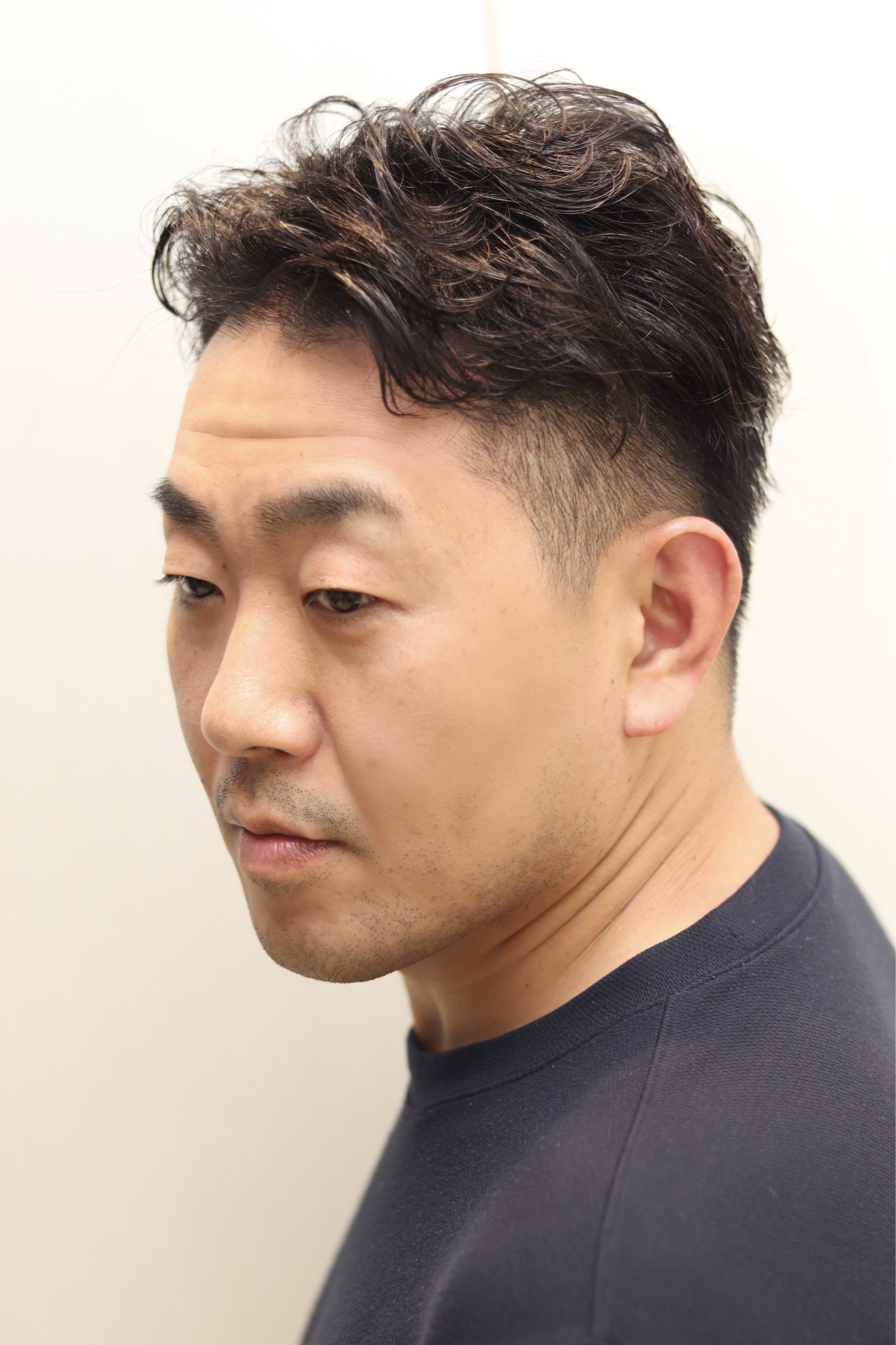 ツーブロック緩めパーマナチュラルパーマ刈り上げメンズパーマ