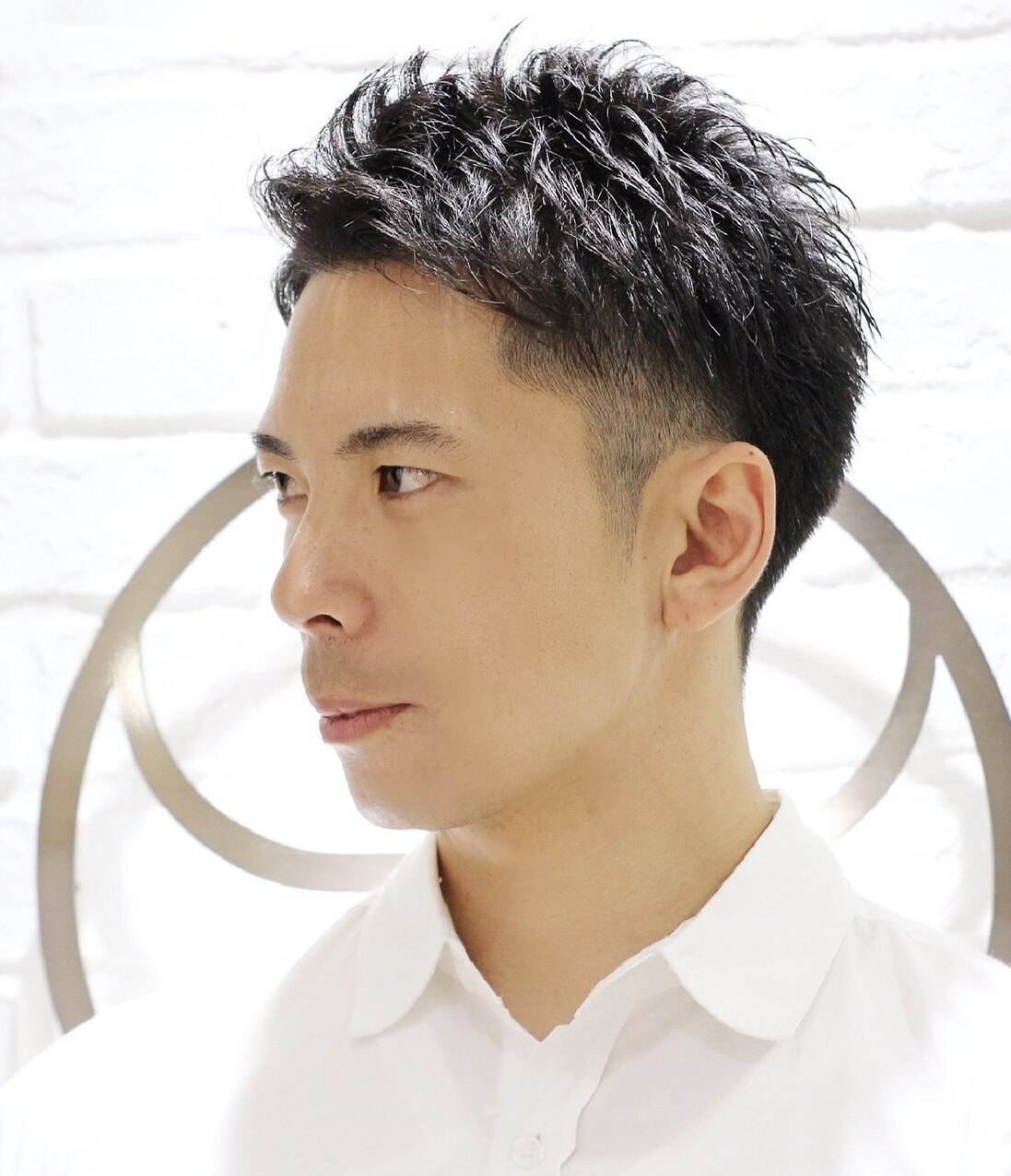 30代40代メンズ刈り上げフェードスタイルかき上げ短髪ワイルド