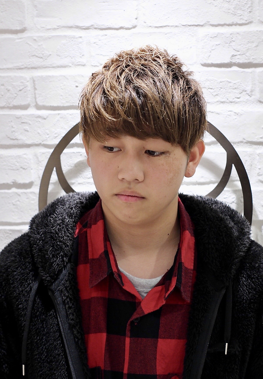 ハイトーンツーブロマッシュスタイル