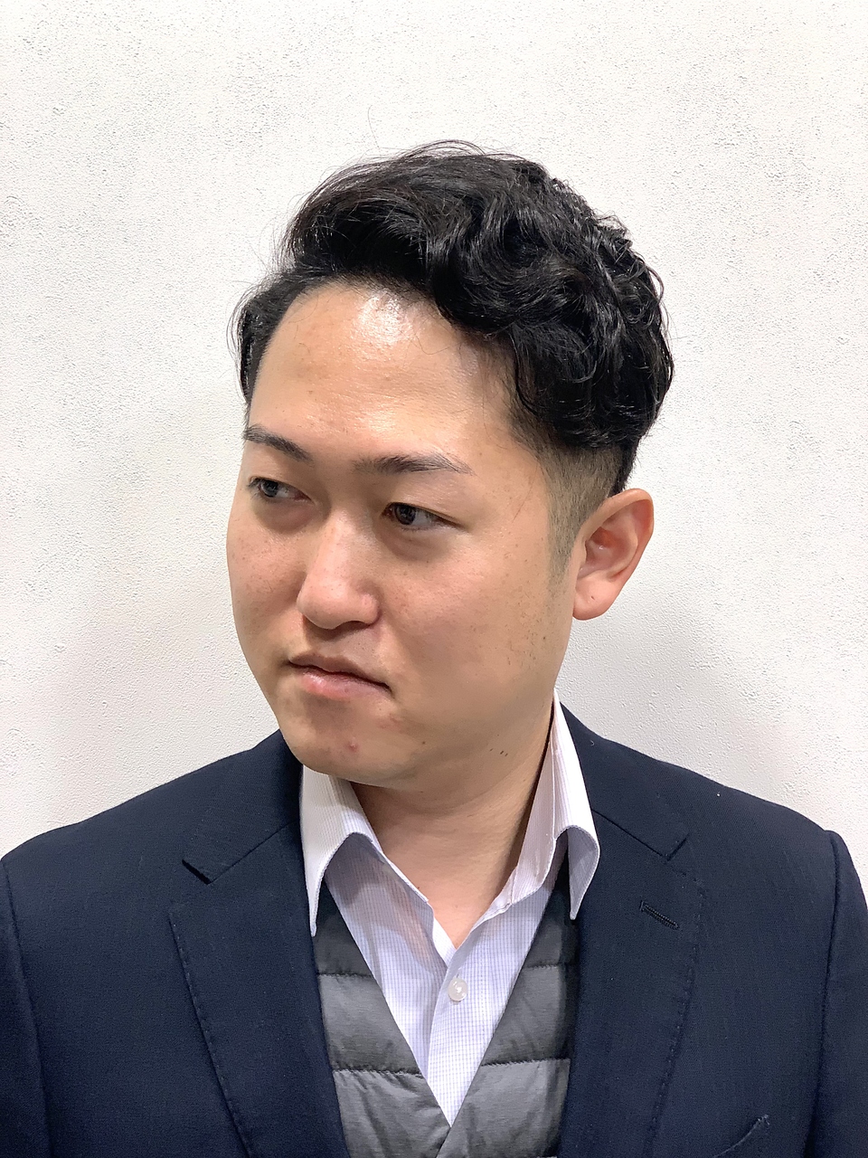 ビジネスツーブロ黒髪アップバングスタイル