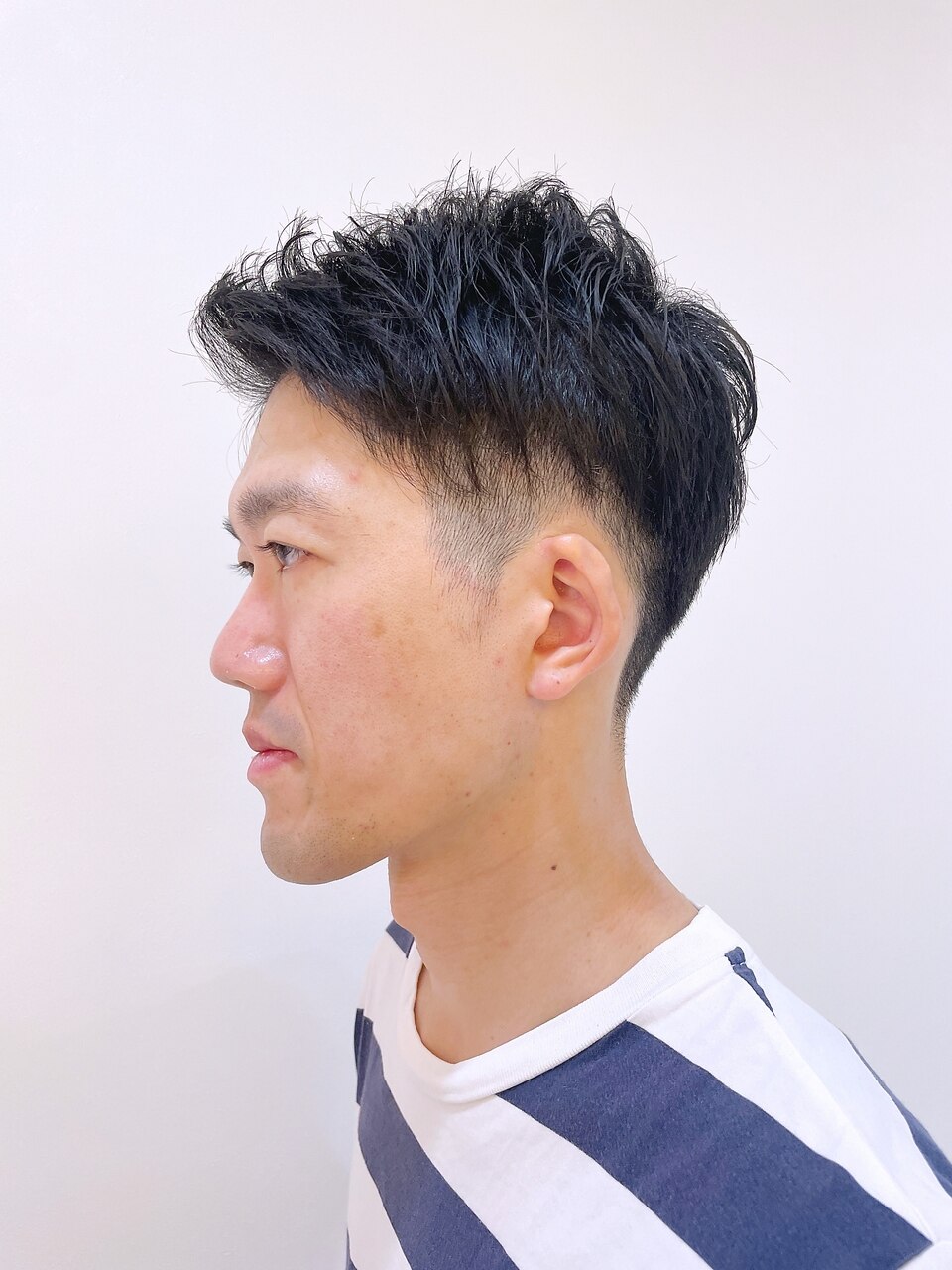 束感ツーブロック／アップバング刈上げ爽やかスタイル