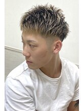 刈り上げツーブロック短髪ビジネススタイル