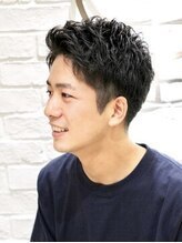 20代30代黒髪ビジカジ癖毛風パーマショート