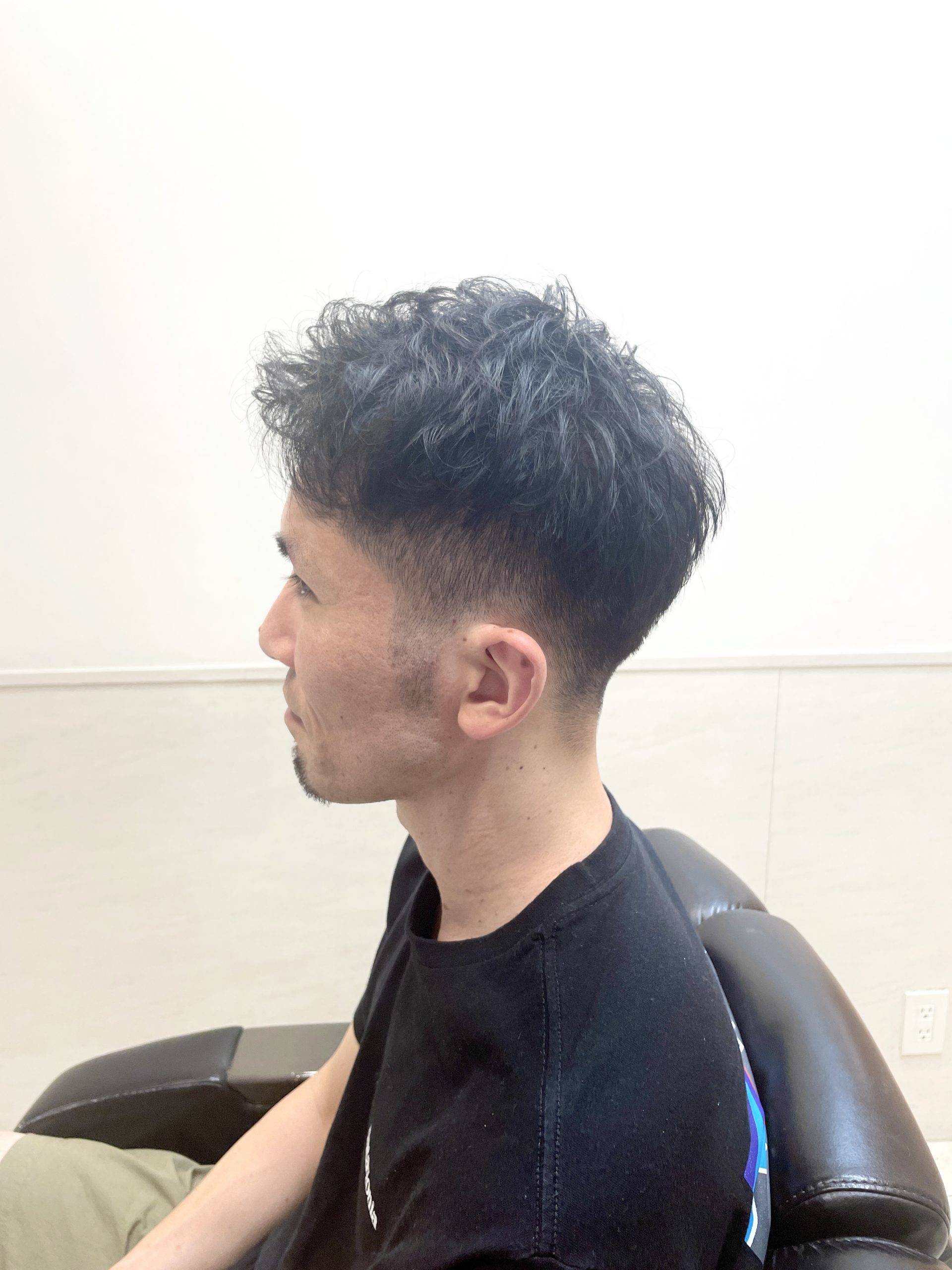 ビジネスベリーショートスパイキーツーブロックスタイル刈り上げ