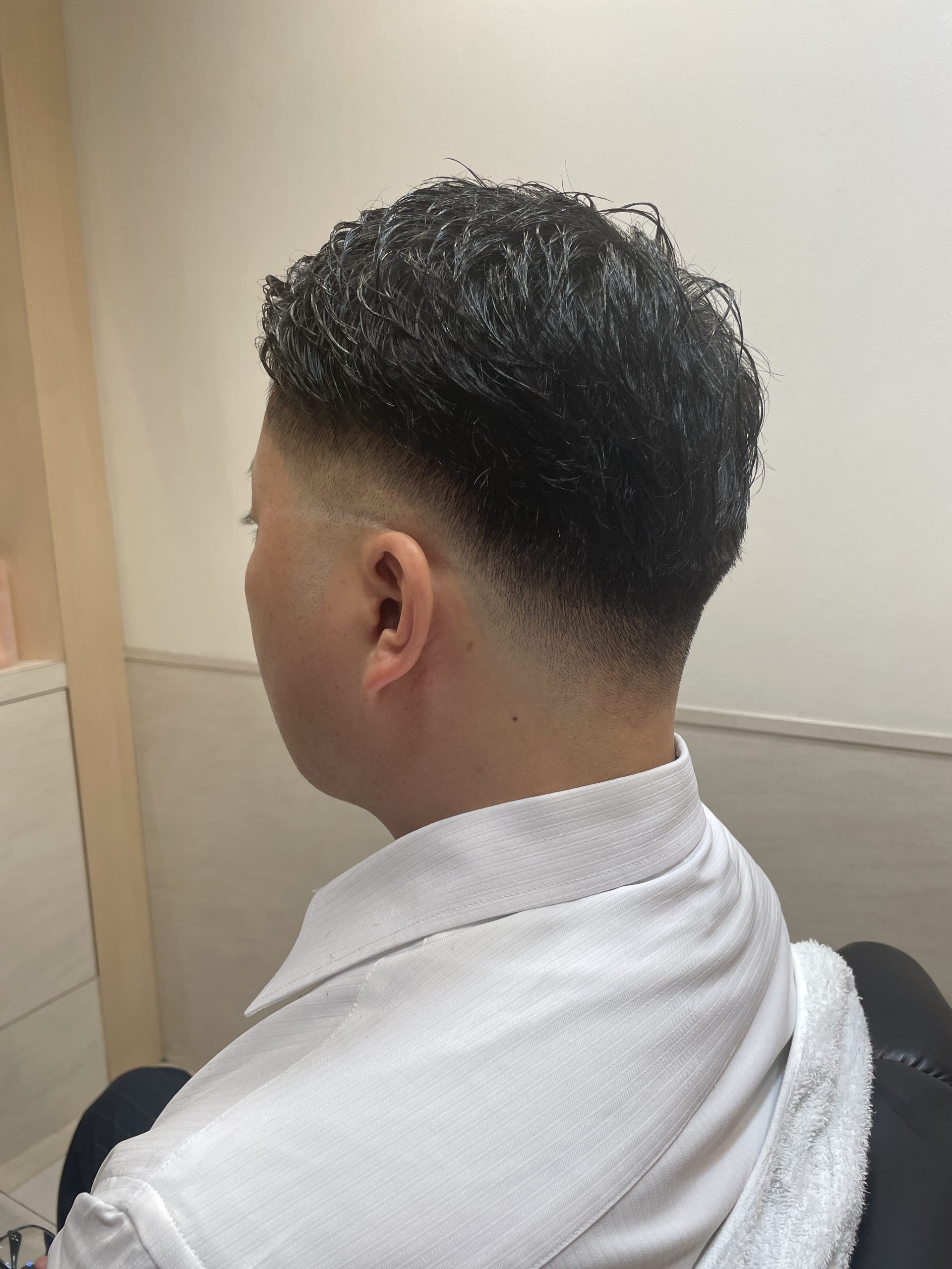 メンズスキンローフェードツーブロビジネススタイルカジュアル