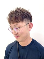 秋メンズツーブロックナチュラルパーマ アッシュカラースタイル