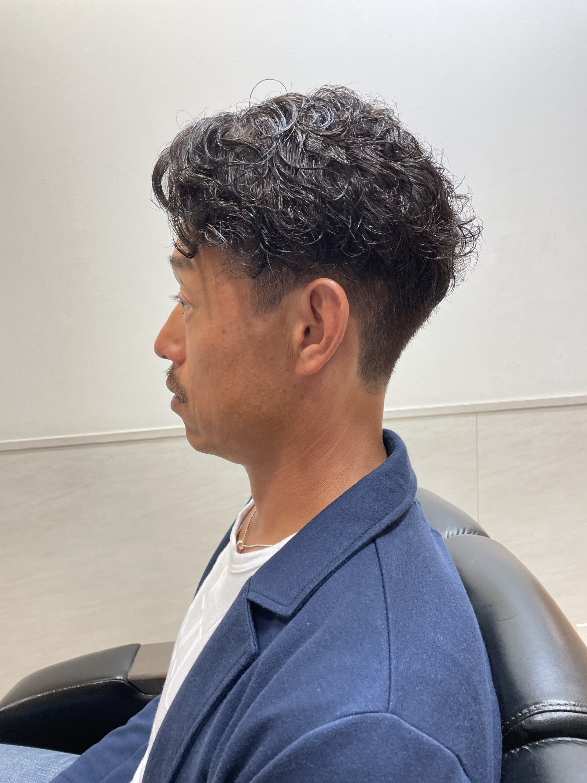 築地メンズツーブロックカジュアルパーマスタイル