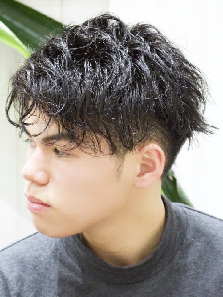 癖毛も活かしちゃおうセンターパート