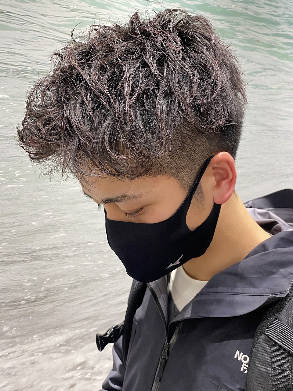 マスクに似合うツーブロックアップバングアイロンパーマ