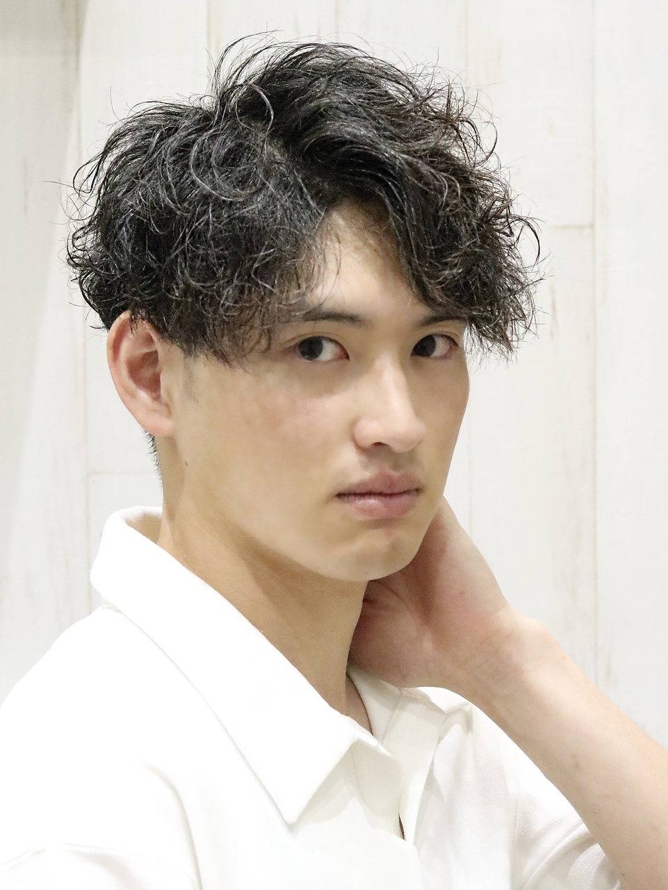 ツイストスパイラルパーマツーブロックセンターパート前下がり