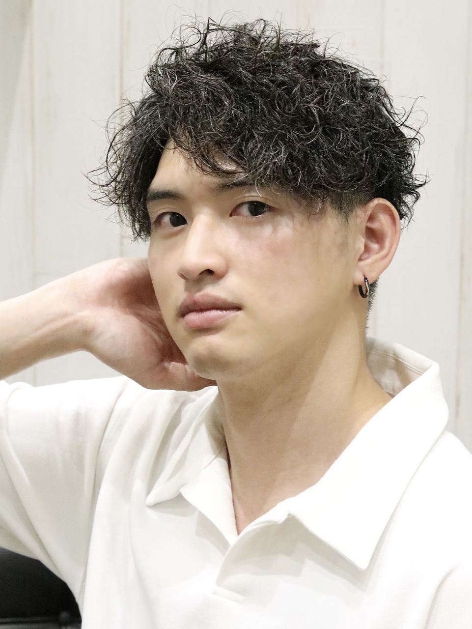 ツイストスパイラルパーマツーブロックセンターパート前下がり