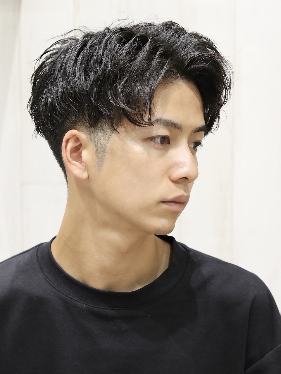 センターパート刈り上げツーブロックツイストスパイラルパーマ