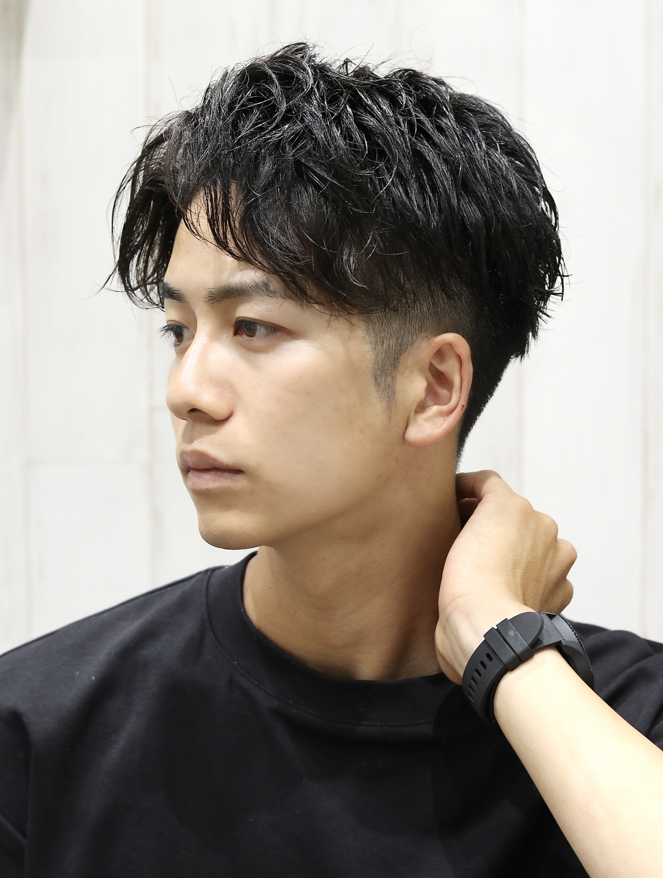 センターパート刈り上げツーブロックツイストスパイラルパーマ