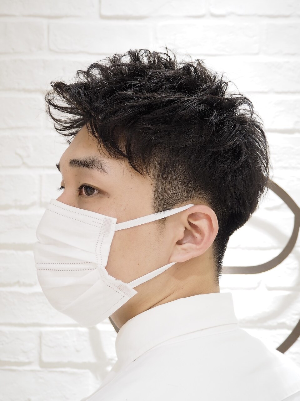 マスクでも似合うツーブロックリバースパーマメンズショート