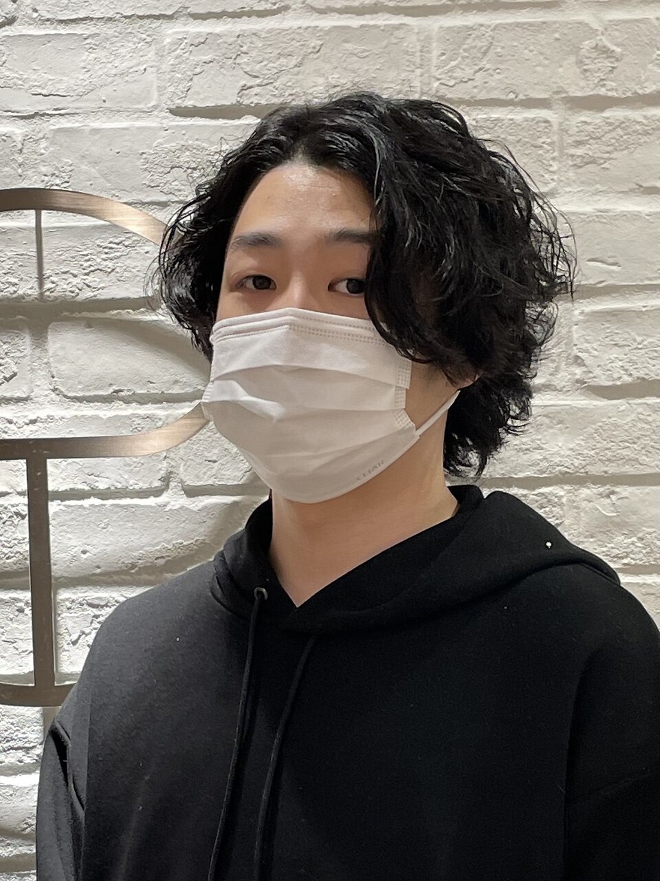 黒髪メンズミディアムスパイラルパーマ